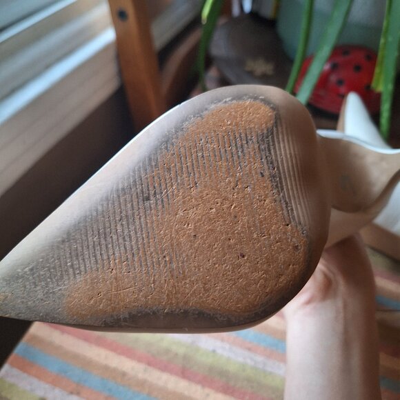 White High Heel Pumps - Picture 6 of 8